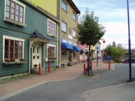 Hadel i förädrig Krig hadel är det liv och rörelse. De skapar attraktivitet och har präglat Älmhult seda. Först drogs hadelsmäe till järvägsstatioe och all dess arbetskraft och resade.