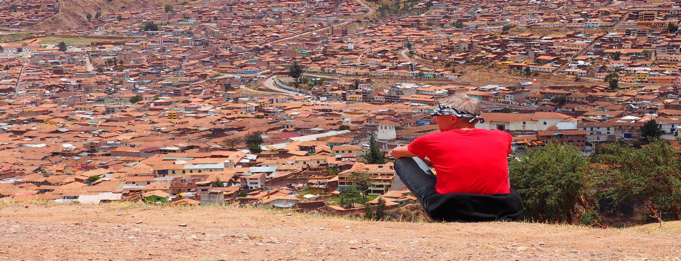 Dag 20: Cusco City Tour Genom ett fantastiskt berglandskap åker vi på en 6,5 timmars bussfärd till Cusco. Denna huvudstad var ett kulturellt och religiöst centrum för Inkariket.