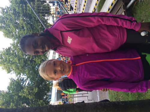 Lilla Midnattssloppet, Södermalm 16/8 2014 2014-08-20 19:21 Många fina placeringar i stora startfält! Bilden ovan. Lovisa och Abeba Aregawi härligt färgkoordinerade!