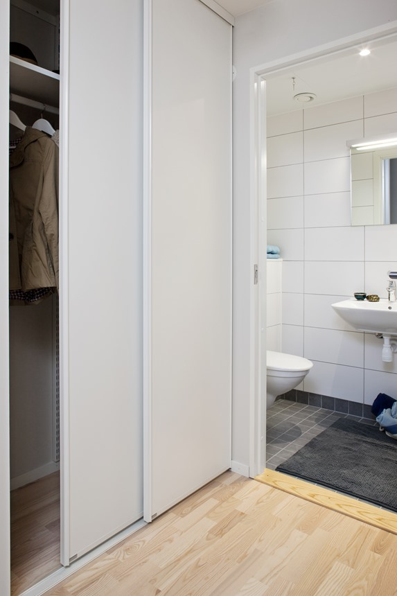 7 Entré - Väggar - Original Väggkulör Vit NCS S 0500-N Mitt val 0 kr Entré