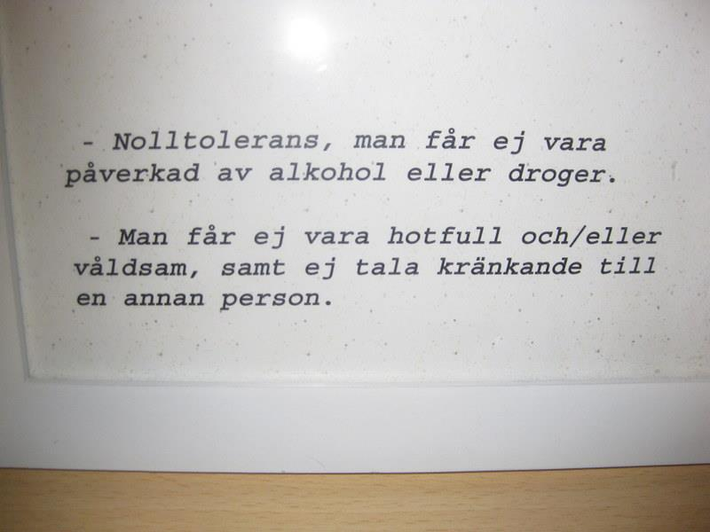 4. Skyltar med förhållningspunkter kan sättas upp om vilka regler som är önskvärda, till exempel som att man ska behandla andra som man själv vill bli behandlad.