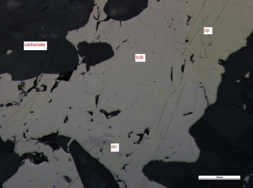 Figur 13: Magnetkis (po, botten) tillsammans med kopparkis (höger