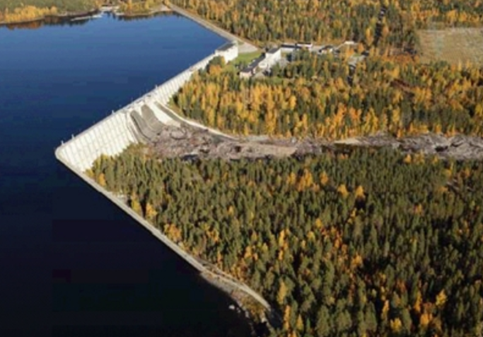 4. Om fyllningsdammen i Storfinnforsen 4.1 Fyllningsdammens uppbyggnad Storfinnforsens dammanläggning ägs av Sydkraft Hydropower AB.