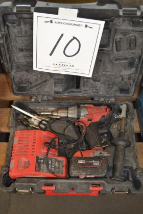 Milwaukee M18CDD, 1 batteri och