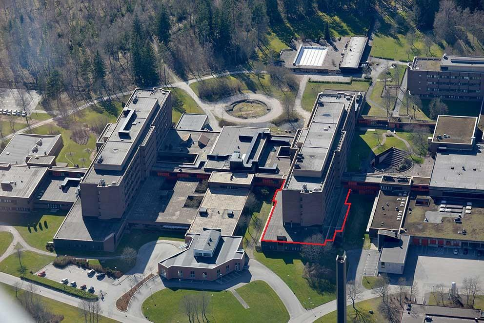 2. Objektsbeskrivning Följande avsnitt beskriver verksamheten vid Värnamo sjukhus och dess röntgenavdelning. Objektsberskrivningen ger även inblick i hur det befintliga brandskyddet är uppbyggt. 2.
