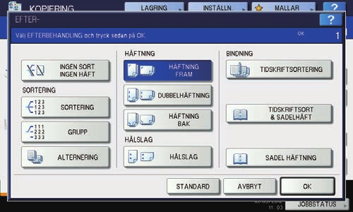 3 GRUNDLÄGGANDE KOPIERINGSFUNKTIONER 3 Tryck på [EFTERBEHANDLING] på touchpanelen. 4 Välj någon av följande häftningspositioner: [HÄFTNING FRAM], [DUBBELHÄFTNING] eller [HÄFTNING BAK].