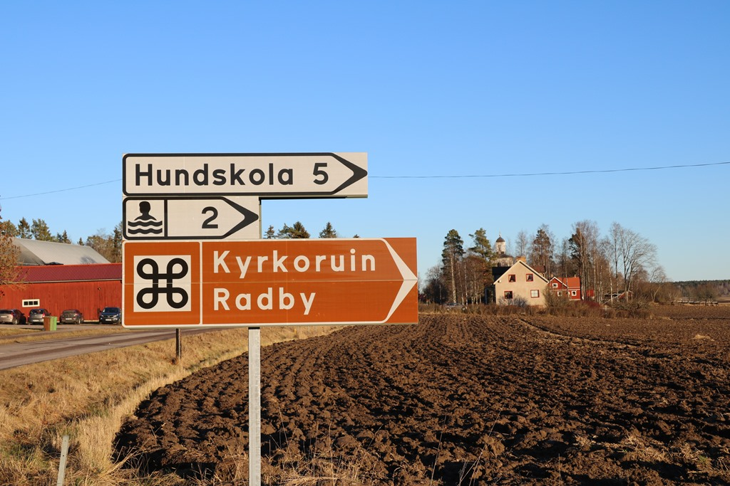 HEBY HUDDUNGEBY 3:5 DEL AV, SKIFTE 14 Belägenhet & vägbeskrivning Väg mot Radby Från Uppsala Shell Stenhagen/Enköpingsvägen: Kör väg 72 mot Sala, efter ca 36,5 km tag höger mot Molnebo.