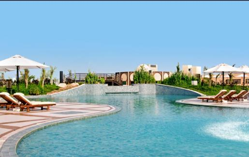 RAS AL KHAIMAH Hilton Ras Al Khaima Resort & Spa 0 m till stranden och 2 km till centrum Dubbelrum för 1-3 personer.