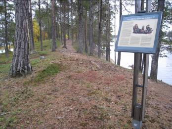De äldsta boplatserna i området är omkring 5 000 år gamla och de yngsta från århundradena efter Kristi födelse. Andra lämningar kan härröra från bronsålder fram till historisk tid.
