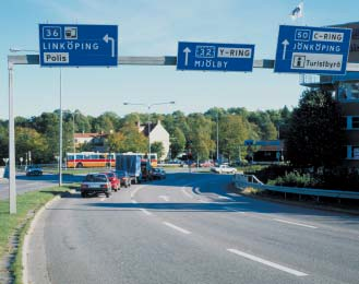 krav på ytans jämnhet inte är för stor. Vältbetongens lastfördelande förmåga gör att den totala överbyggnadstjockleken kan göras tunnare och därmed billigare. 1.