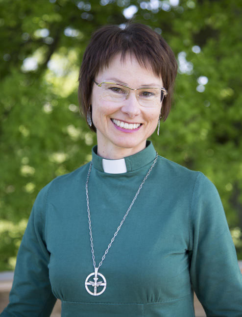 Inledning Jesus är knappast någon mainstream, förutsägbar person. I evangelierna berättas det om hur han ofta handlar på tvärs mot de gängse uppfattningarna om vad som anses rätt och riktigt.