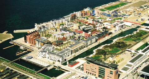 Från industriområde till hållbar framtidsstadsdel Omvandlingen av Västra hamnen från ett hamn-, varvs- och industriområde till en ny stadsdel att leva och verka i har påbörjats.