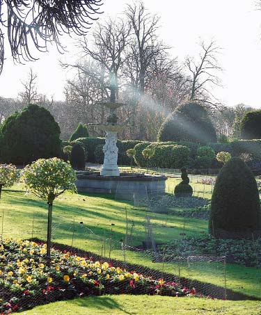 brodsworth hall Adress: Brodsworth, Doncaster, South Yorkshire, England. Öppet: Om sommaren är även slottet öppet för visning.