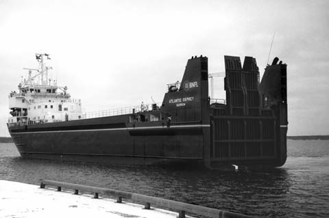 Det brittiska fartyget Atlantic Osprey är liksom svenska Sigyn specialbyggt för att transportera använt kärnbränsle.