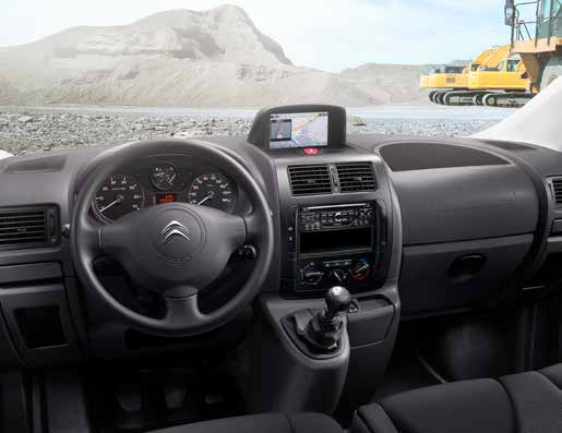 CITROËN JUMPY, FÖRENAR NYTTA MED NÖJE Citroën Jumpy är direkt inspirerad av personbilars egenskaper och fördelar vilket ger en känsla av välbefinnande. Denna känsla förstärks av de stora glasytorna.