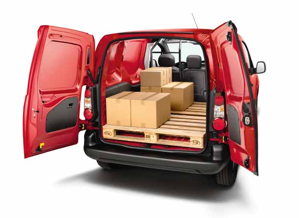 CITROËN BERLINGO, LÄTTLASTAD DE SMÅ DETALJERNA SOM UNDERLÄTTAR LIVET PASCAL, 42 ÅR, TRÄDGÅRDSARKITEKT Det jag tycker är viktigast med en skåpbil är att den är lätt att lasta.