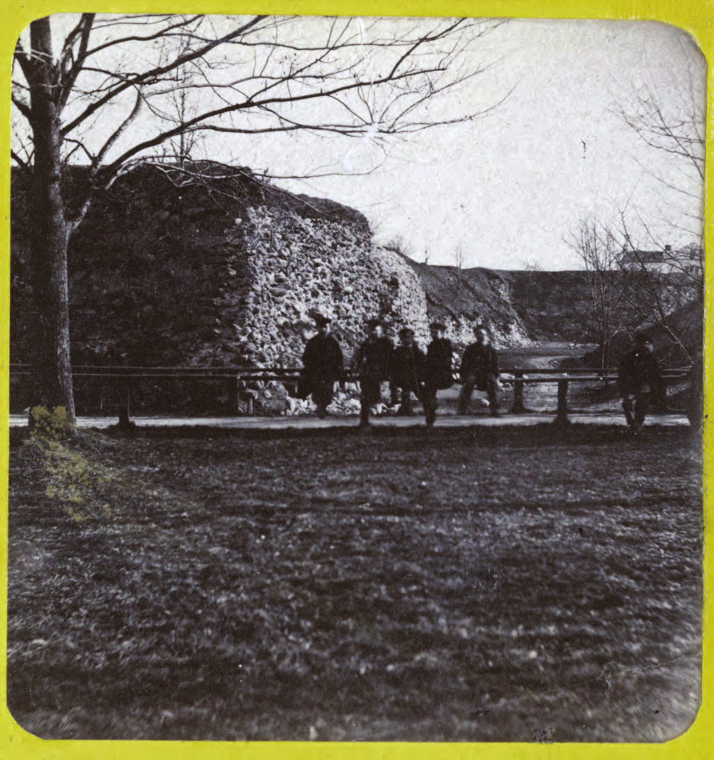 8 ARKEOLOGISK RAPPORT 2016:31 figur 4. Bastion Adolphus med bastion Gustavus i bakgrunden. Fotografi från år 1862, strax innan de sista ruinerna demolerades. I JLM s bildarkiv.