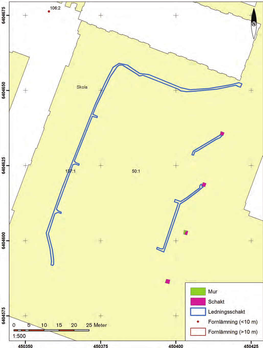 ARKEOLOGISK RAPPORT 2016:31 15 figur 10. Schakt för utbytta belysningstolpar längs Vallgatan, grävda i december 2015.