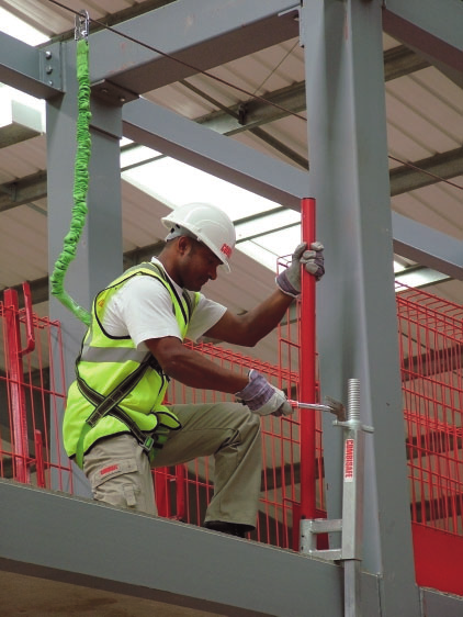 CRAMO SAFETY SÄKERHET PÅ ARBETSPLATSEN På Cramo har vi alltid arbetsmiljö och säkerhet i fokus.