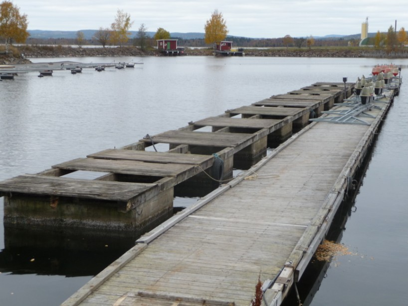 Sida 4 RODERBLADET nr 2 2016 båtskjulen De sammanbyggda båtskjulen 1 &