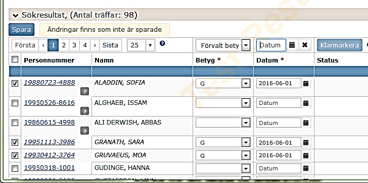 Rapportering forts När du lägger in betyg på en student blir det automatiskt ett kryss i rutan. I översta raden kan du lägga in samma uppgift för alla markerade rader, t.ex.