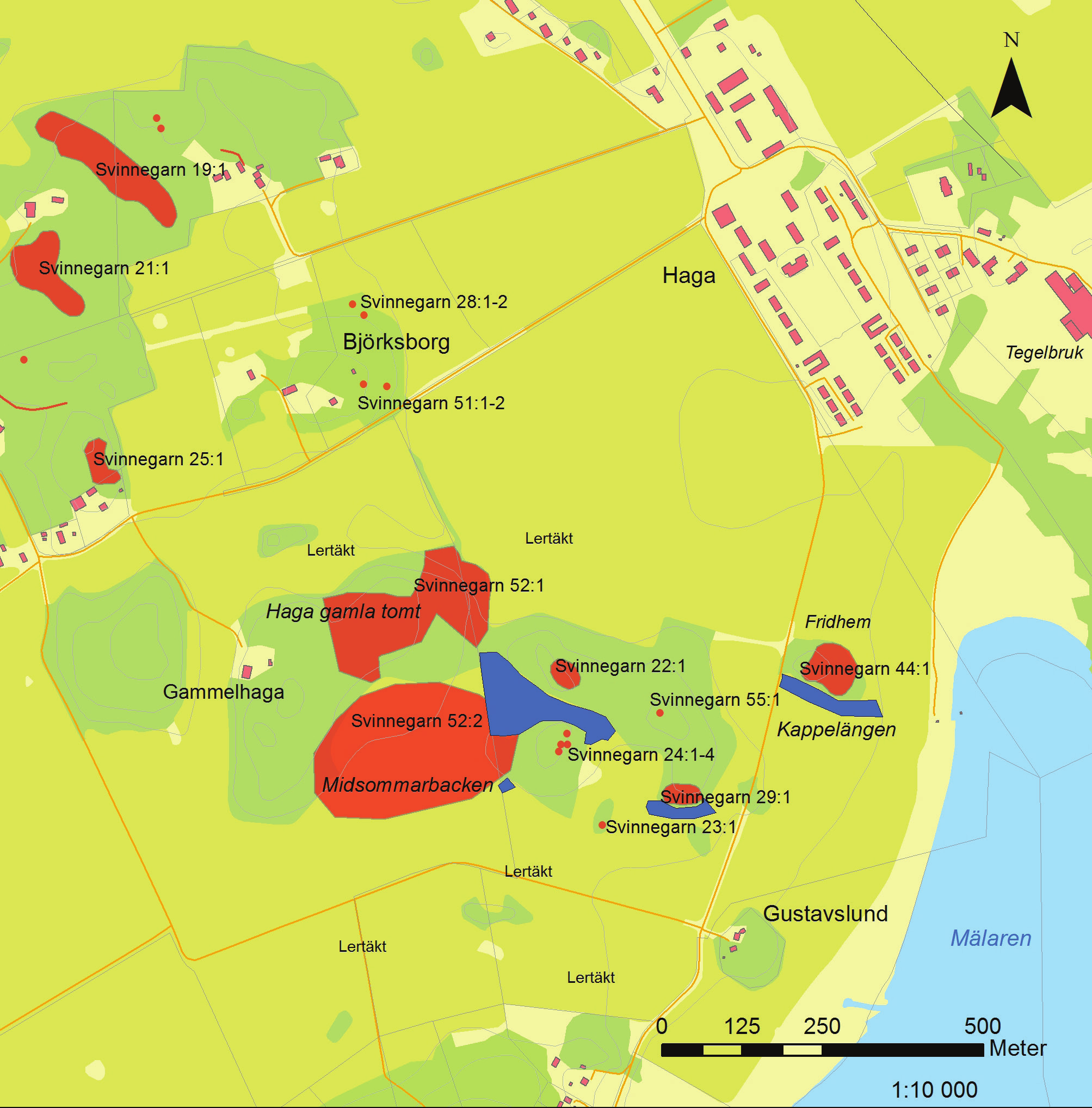 Figur 3. Karta över det aktuella exploateringsområdet (blåa polygoner) samt berörda och närliggande fornlämningar (röd färg). Skala 1: 10 000. landboby.
