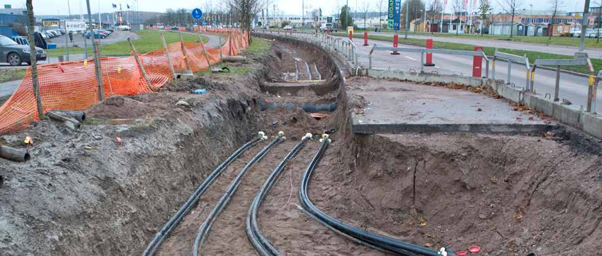 25 nas i framtiden. Kablarna beräknas ha en livslängd på uppskattningsvis 50-60 år. 5.2.4 OPTOFIBERKABLAR Tre kommunikationskablar (optofiberkabel) är tänkta att installeras i kabelskyddsrör tillsammans med 400 kv-kablarna mellan terminalplats Örby och station Snösätra.