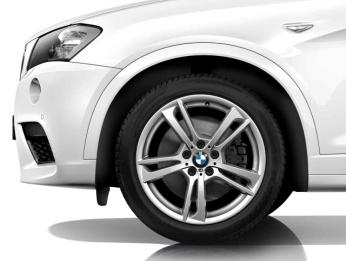 225/60 R17 2EC Lättmetallfälg Y-eker 308 8 J x 18 / däck 245/50 R18 2K0 Lättmetallfälg V eker 304 7 1/2 J x 17 / däck
