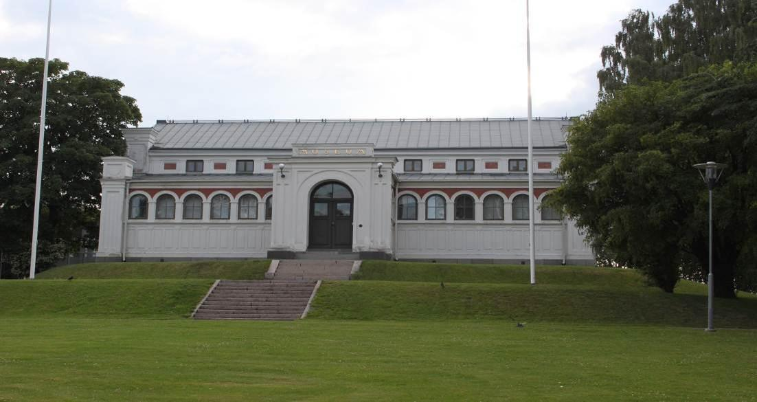 5.1.41 Södra Järnvägsgatan 2, Museum Vita Villan Fastighetsbeteckning: Museet 1 Fastighetsägare: Kulturparken Småland AB Berg/Sand* Museibyggnad Puts v 10 =