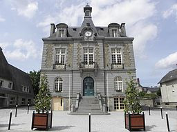 Combourg Combourg är en kommun i departementet Ille-et-Vilaine i regionen Bretagne i nordvästra Frankrike. Kommunen ligger i kantonen Combourg som tillhör arrondissementet Saint-Malo.