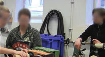 forskning om undervisning och lärande 2017: 1 vol. 5 37 2:8 Jenny 2:8 Linda Följer Jennys svarvning hela tiden med blicken. Mer? Nej det är nog bra där. Stillbild 2:6 2:9 Linda Linda stannar svarven.