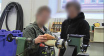 Den lilla biten kommer att vara kvar här vid. 3:7 Linda Ser på Maries händer och eget alster i svarven.