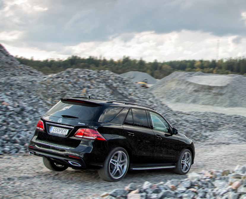 ZEON LTZ SUV däck från Cooper som väcker uppmärksamhet. Hybriddäck som fungerar på både landsväg och skogskörning. En blandning mellan det populära ATR däcket och det lite grövre S/T.