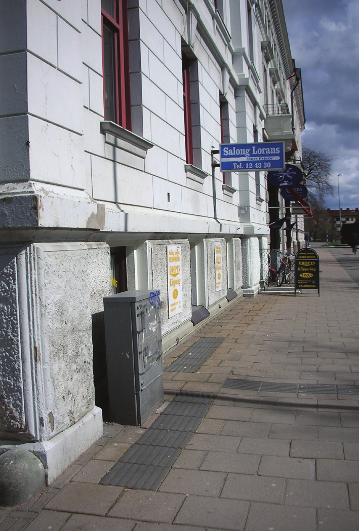 Samma gäller för bild nummer 12 (se föregående sida), men här skulle sinusstrukturen istället ligga i samma linje som husfasaden.