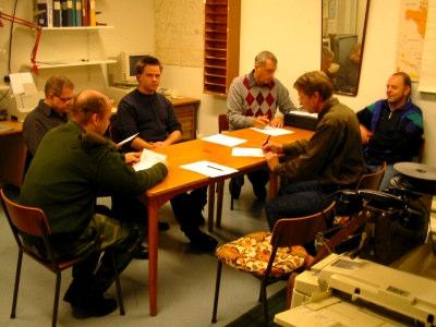 skriva bidrag i klubbtidningar och för att upphetsas av byggprojekt. Men kanske kan någon av de större centra man kan se i mitten och uppåt tänkas rymma en smula av detta åtråvärda innehåll?
