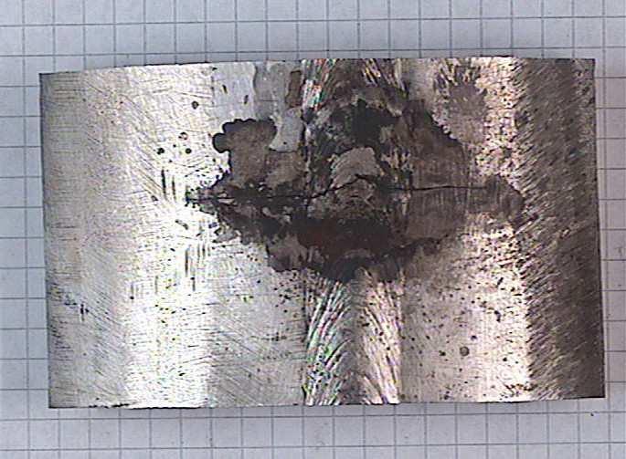 Exempel 1 Läckage i toppstuts Läckage efter två års drift Läckaget orsakades av en spricka tvärs en axiell svets I stutsen.