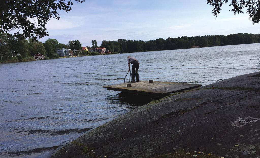 NÄRBAD 12. KRÅKVIKSBADET Långsjön, Snättringe engångsgrill Kråkviksbadet är en mindre badplats som idag utgörs av en klippa med en brygga.