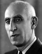 Det var Mossadeq som nationaliserade oljetillgångarna och därmed kom i fokus för statskuppen. Mossadeq dömdes till döden av en militärdomstol men straffet omvandlades tillhusarrest.