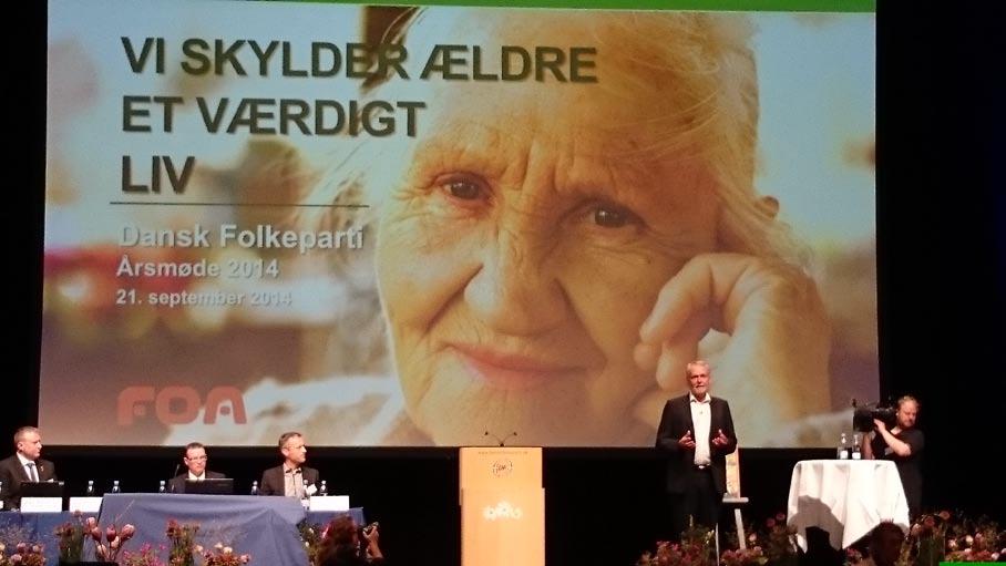 Årets gäs alare Dansk Folkepar har en tradi on av a bjuda in gäs alare och årets gäs alare hade avslöjats i förväg av dningen Extrabladet.