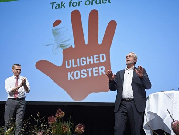 Dennis Kristensen talade om de frågor som både fackförbundet och Dansk Folkepar har gemensamt varm ny llagad mat åt de äldre, fler varma händer inom äldreomsorgen och Dansk folkepar s satsning om en