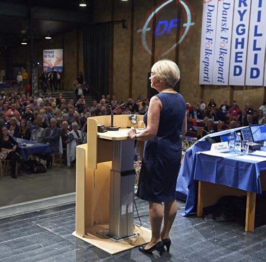 Värderingspoli kens huvudpunkter handlar om invandring, äldreomsorg, utbildning och kultur men även EU och sysselsä ning, började Pia Kjærsgaard.