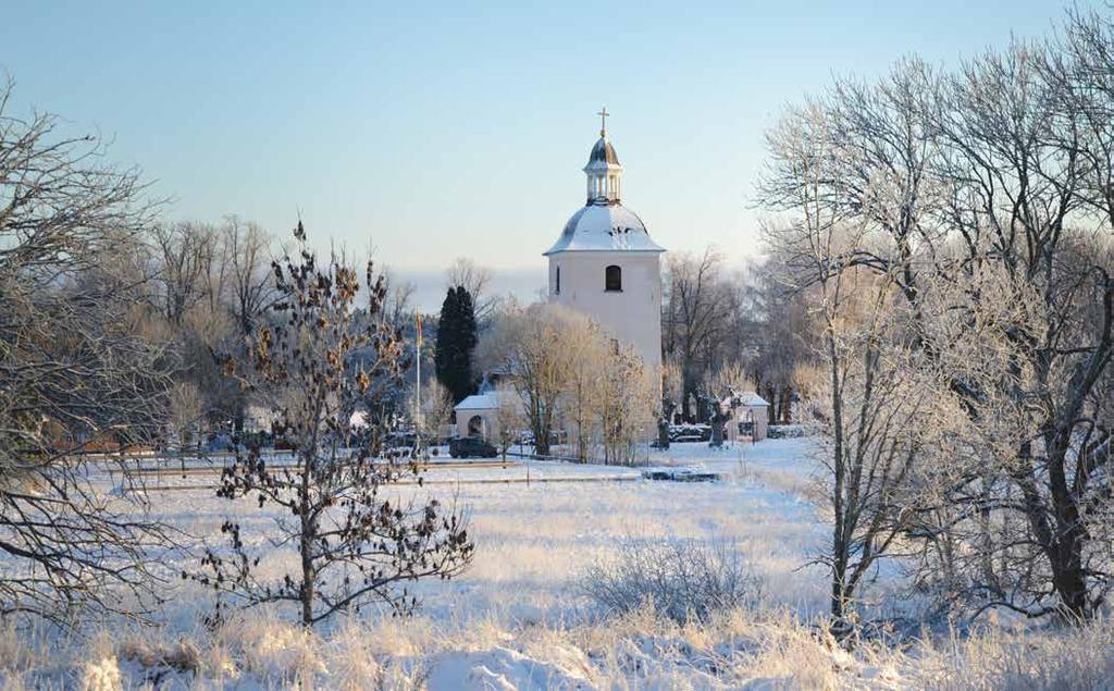 Västra Ryds kyrka i snötäcke. Foto: Anne Philipson Jancke och Cecilia Pantzar.
