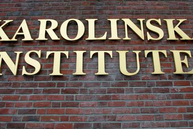 I januari 2017 kan SvD avslöja a e forskarteam på Karolinska universitetssjukhuset har behandlat runt e 70-tal svårt sjuka pa enter, däribland barn, med celler odlade från moderkakor.