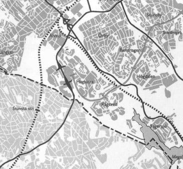 RÅGSVED - ÖVERSIKTLIG RELATION TILL OMGIVNINGAR Angränsande förorter Rågsved angränsas i nordost till Hagsätra, villaområdet Stensängen i Huddinge kommun i söder, Högdalen i nordväst och Fagersjö i