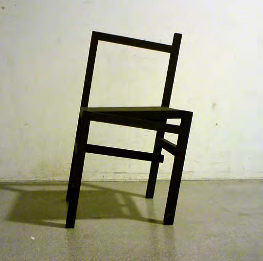Interiör - Stol 350 mm 30 mm 450 mm 800 mm Foto af stolen bygget i 1:1. 400 mm Min idé med stolen är att jag tagit en vanlig stol och vinklat den 9º.