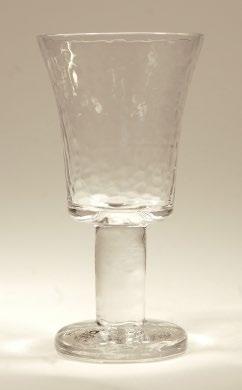 Pukebergs glasbruk Formgivare och konstglas Efter andra världskrigets slut förändrades Pukebergs glasproduktion. Nu fick särskilda formgivare och deras konstnärliga idéer större utrymme.