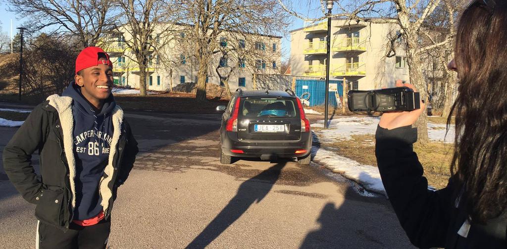 3. Dialogmetoder UngDialog 3.3 UngDialog en tvåstegsraket Metoden för ungdomsdialog tillämpades i samband med en invånardialog för ett nytt planprogram för Hallstahammars centrum.