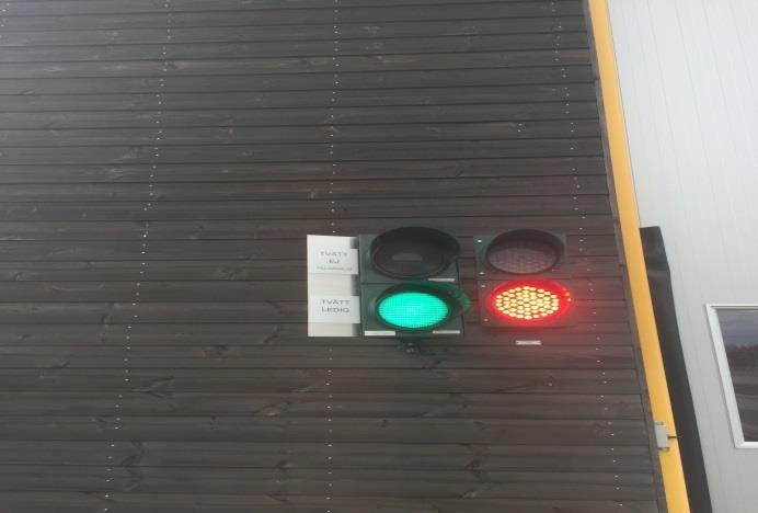Möjlighet till nödmanövrering med handvev finns. 2.7.4 Signaler För passage genom portar finns signaler uppsatta. Dessutom finns ljussignaler för tvättanläggning på spår 9.
