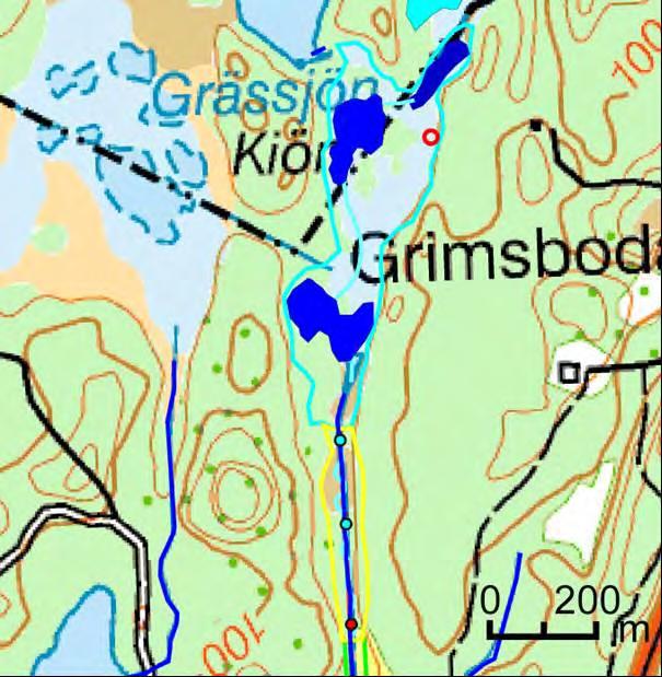 Total uppskattas schaktvolymen till ca 20 000 m 3 för våtmarkerna och runt 5 000-6 000 m 3 för sedimentfällan. Figur 2.13 där kartan t.v. visar åtgärdsförslag längs delsträcka 6 och bilden t.h. visar sälgbuskar i vattendraget.