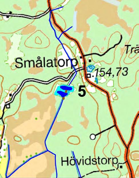 Ett antal djupare schaktområden (ca 1 m djupa) som går vertikalt mot flödesriktningen anläggs inom våtmarken för att sprida vattnet över en större yta.